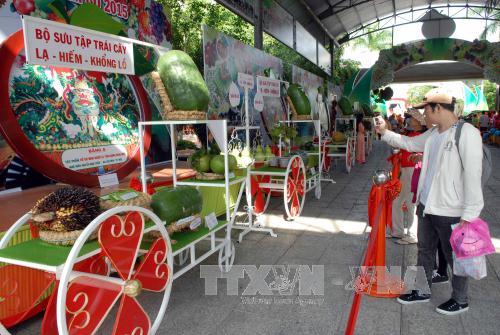 Hàng chục nghìn du khách tham dự Lễ hội trái cây Nam bộ năm 2015